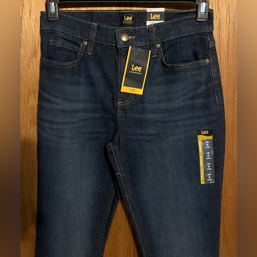 Lee Flare Long Mid rise size 8. Actual measurements 15x34. Soft premium stretch
